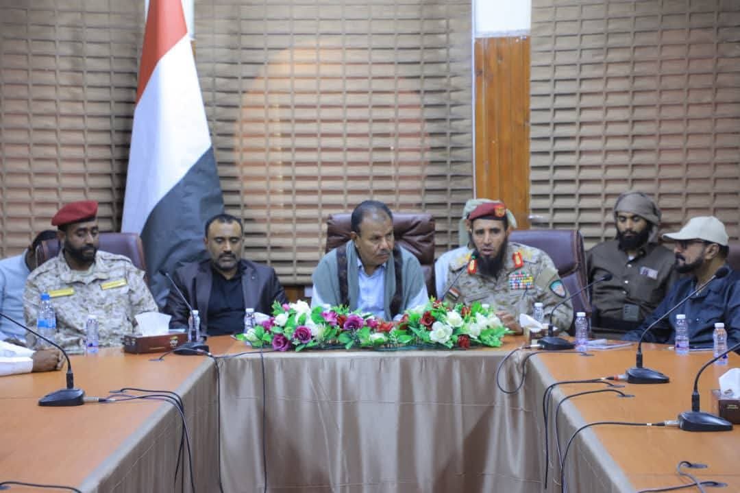 وكيل حضرموت يناقش مع قيادات مجتمعية وأمنية بوادي حضرموت سبل تعزيز الأمن وتطبيع الحياة