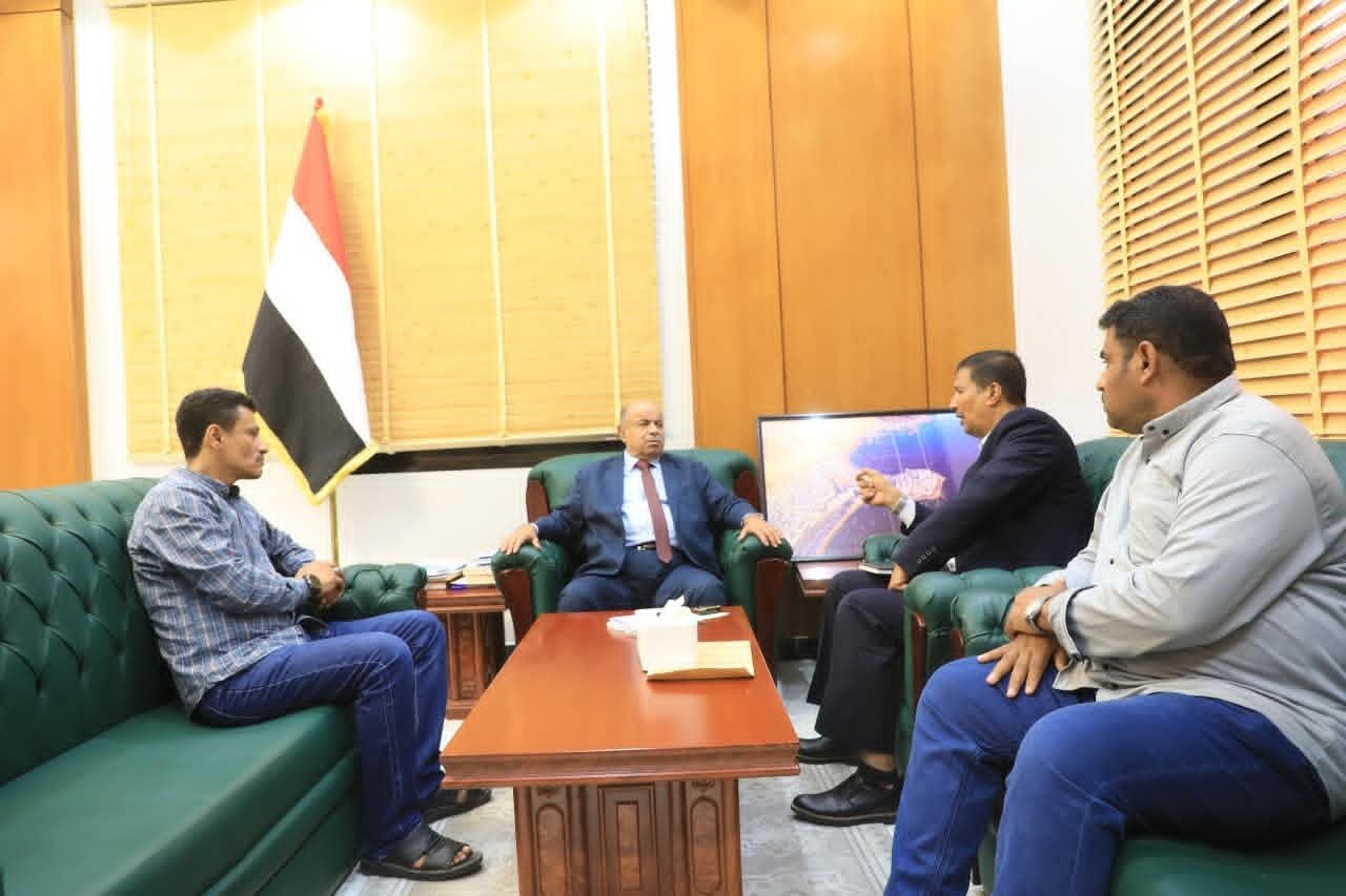 محافظ حضرموت يناقش تعزيز تموين الغاز المنزلي ويشدد على استمرارية الإمدادات قبيل شهر رمضان
