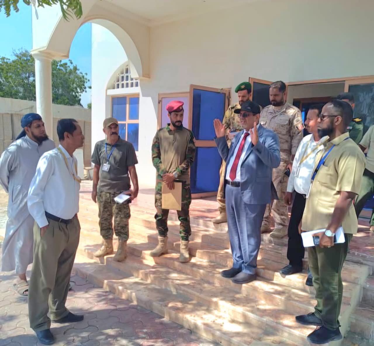 رئيس هيئة الطيران المدني يتفقد الاستعدادات الأخيرة لاستئناف تشغيل مطار الريان الدولي