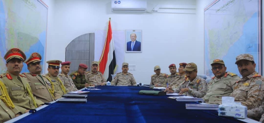 رئيس هيئة العمليات يعقد اجتماعًا لتقييم جاهزية القوات المسلحة وتعزيز القدرات القتالية