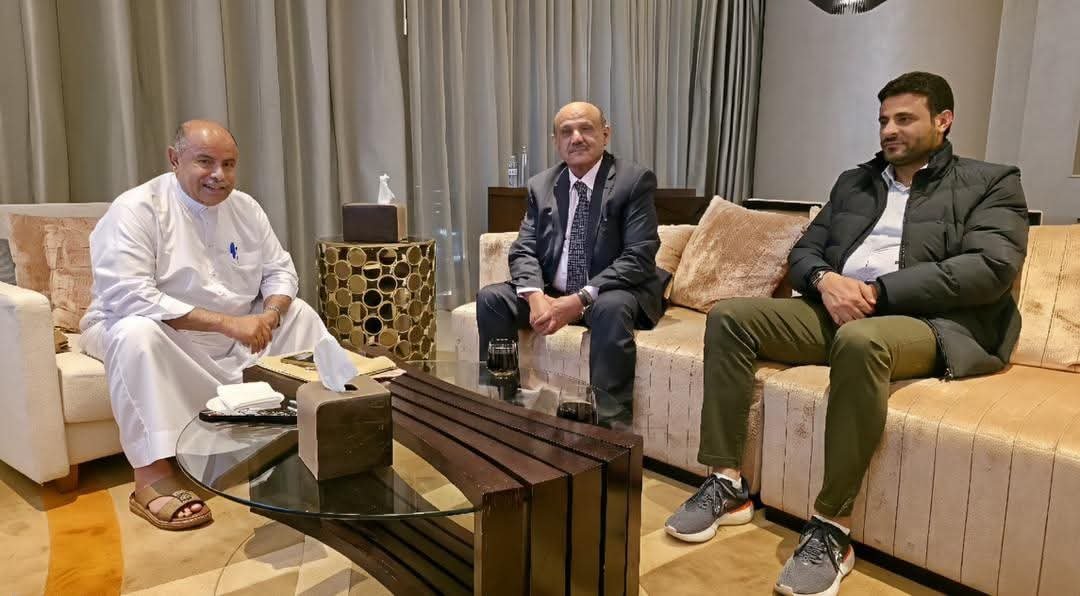 محافظ حضرموت يبحث مع قيادة البنك المركزي و«كاك بنك» إصلاح القطاع المصرفي واستقرار السوق
