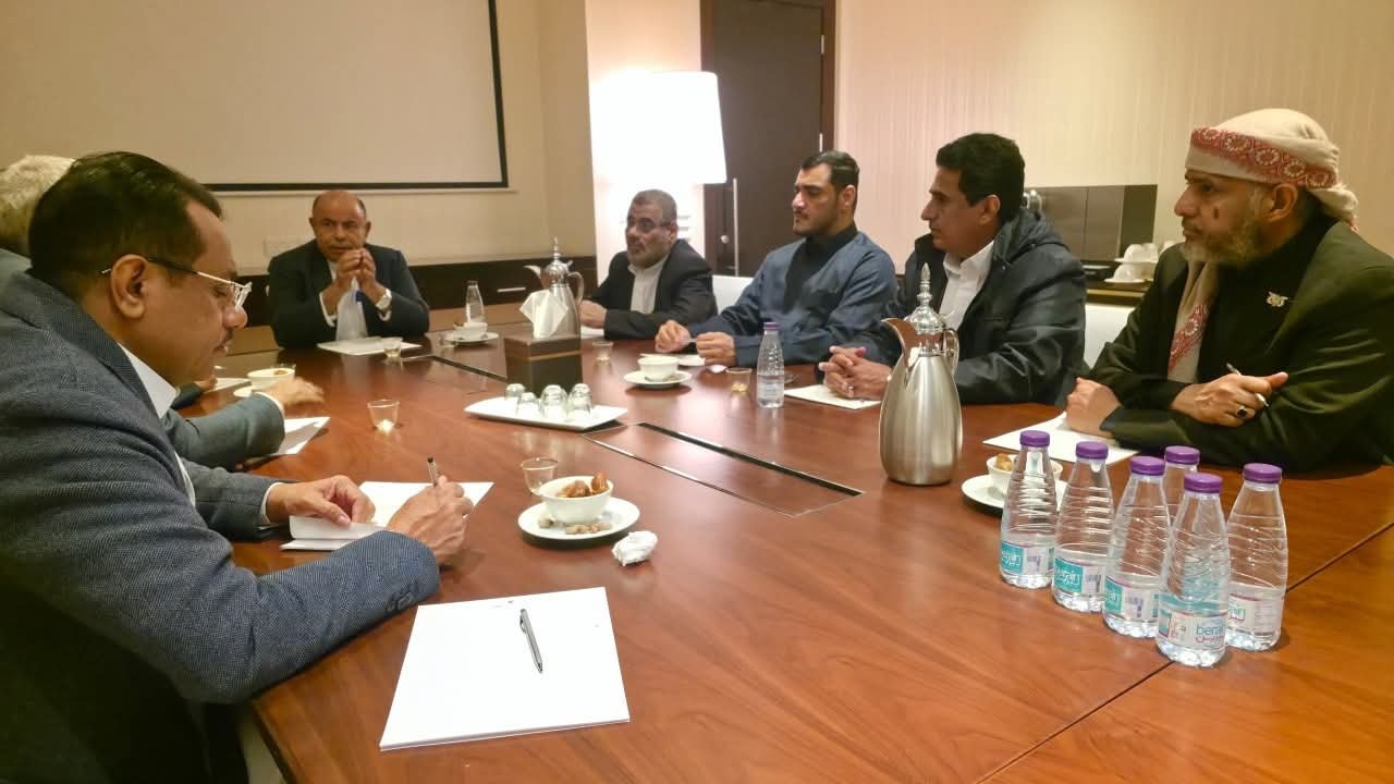 محافظ حضرموت يناقش مع الشخصيات السياسية الأوضاع العامة واستحقاقات المحافظة