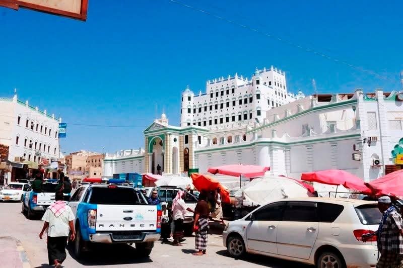 مواطنون يطالبون بالحفاظ على تنظيم سوق سيئون ومنع عودة العشوائيات