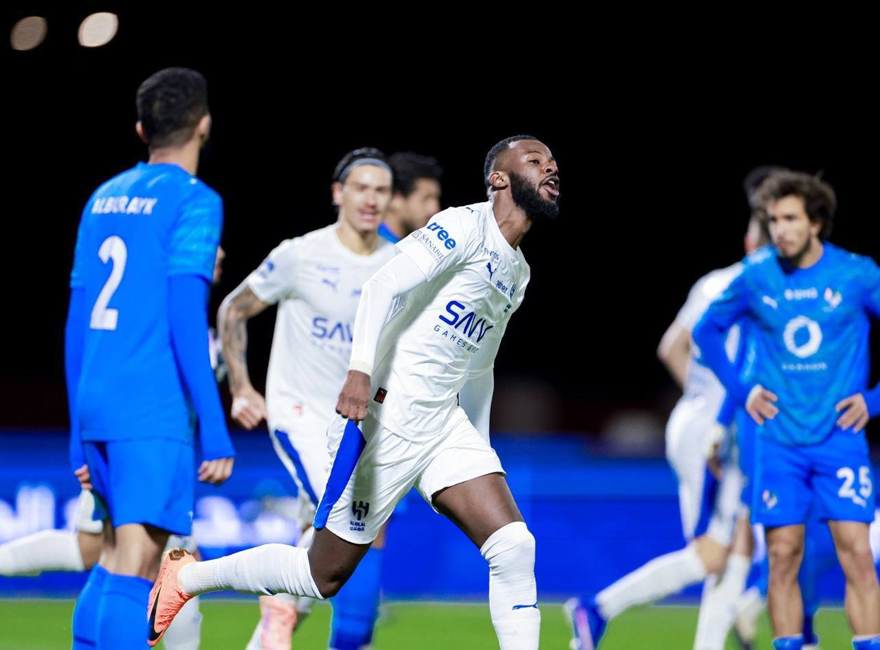 حقق الهلال فوزًا ثمينًا على حساب نيوم بنتيجة 2-1
