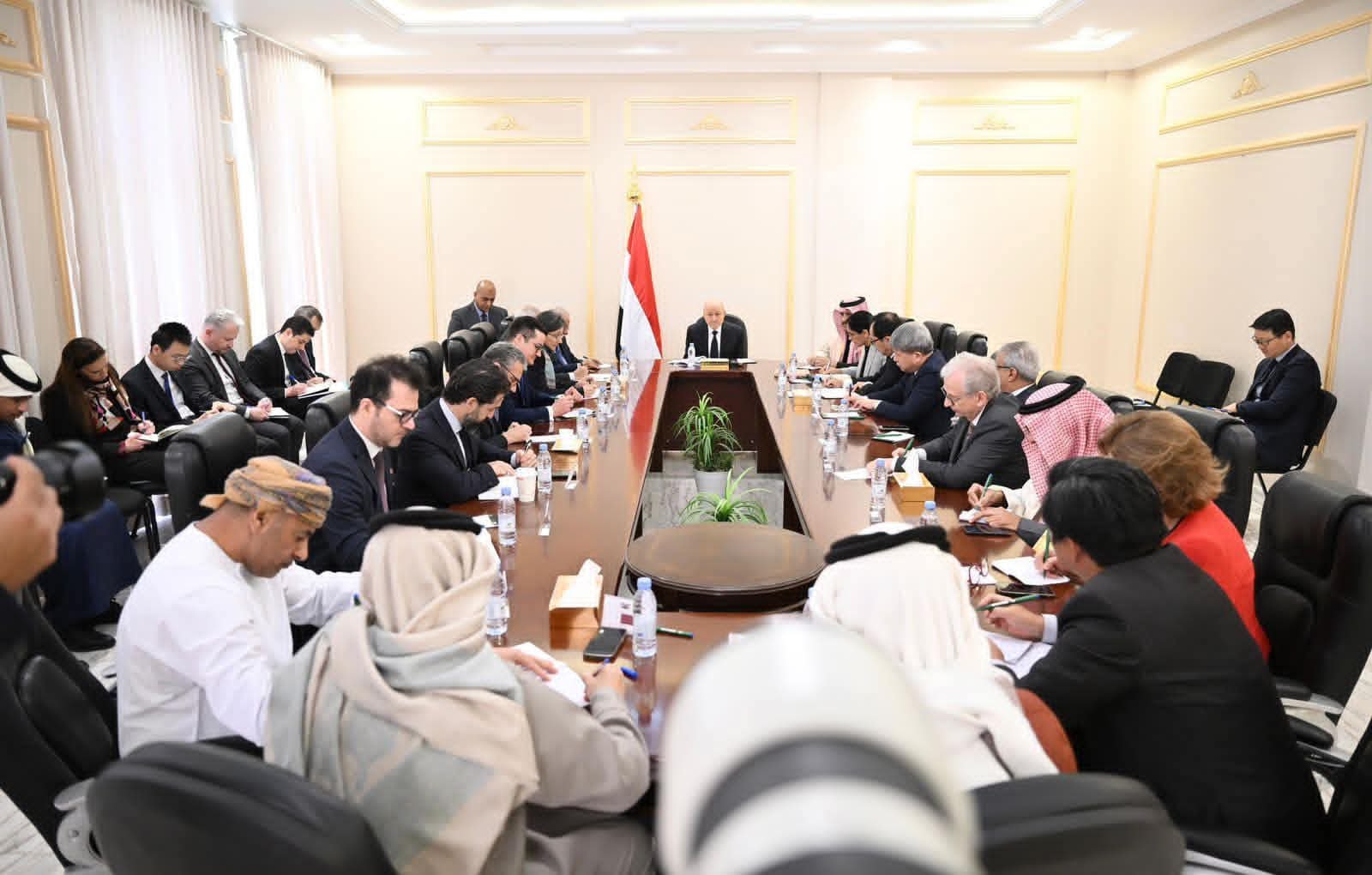 العليمي: الوقائع على الأرض تؤكد استعادة الدولة وتفشل رهانات الفراغ والفوضى
