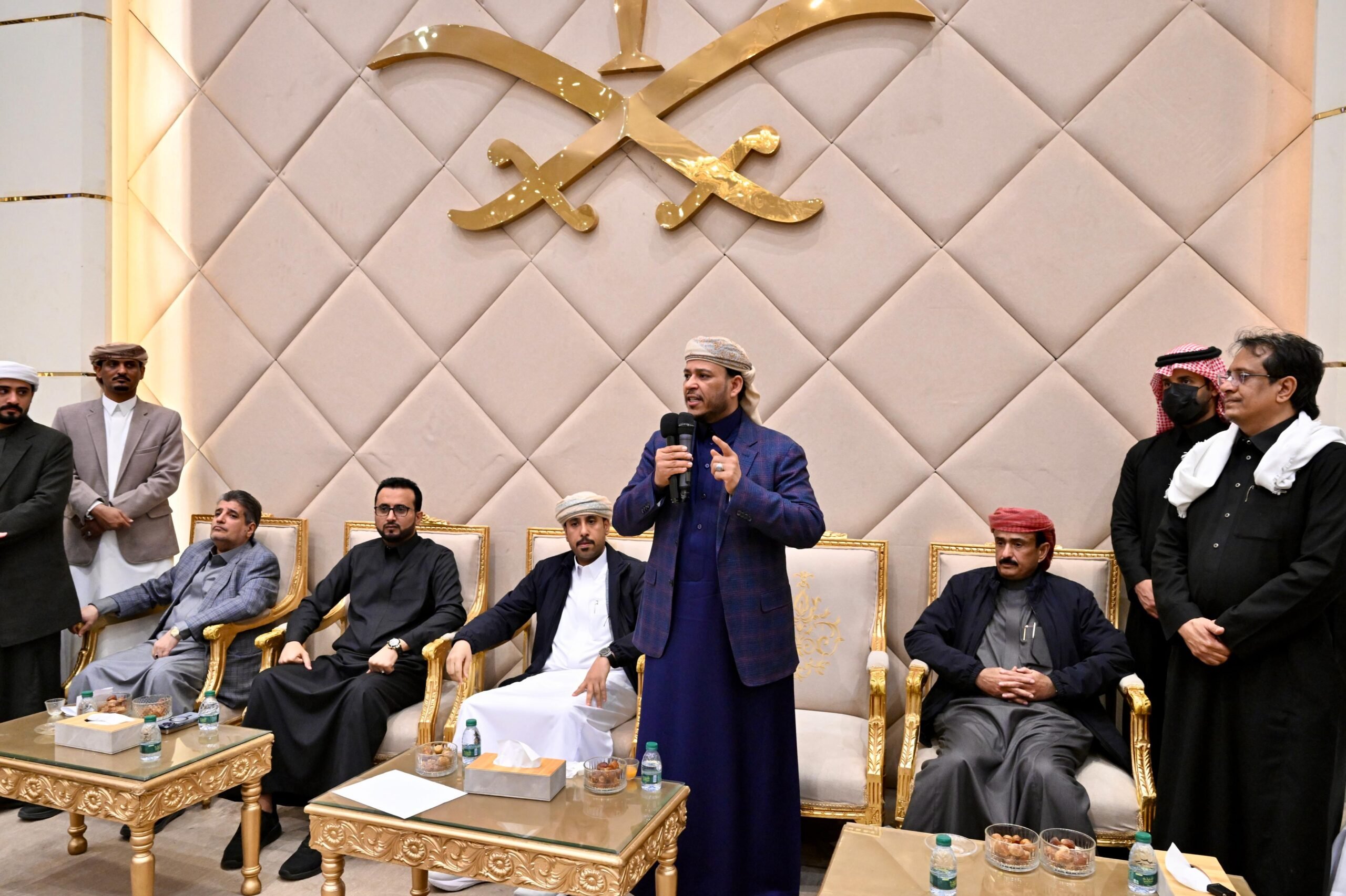 العليمي: شبوة تحظى بأولوية قصوى لدى مجلس القيادة.. ووحدة أبنائها ركيزة الأمن والتنمية
