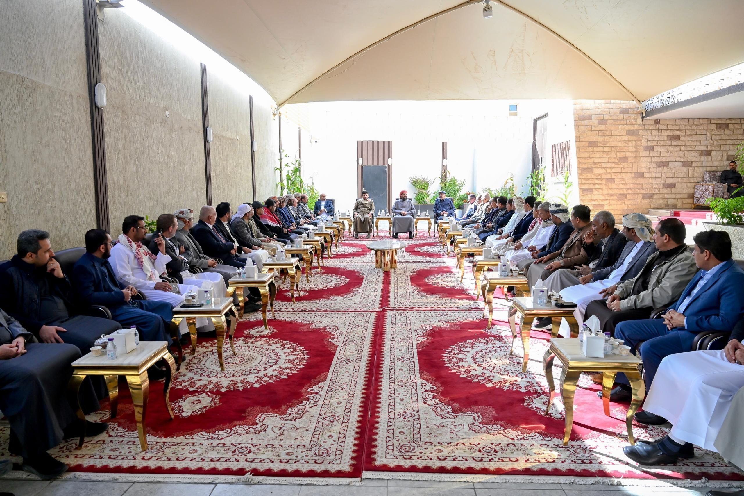العليمي يجمع القيادات الجنوبية في الرياض لتوحيد الموقف ومناقشة تطورات المرحلة