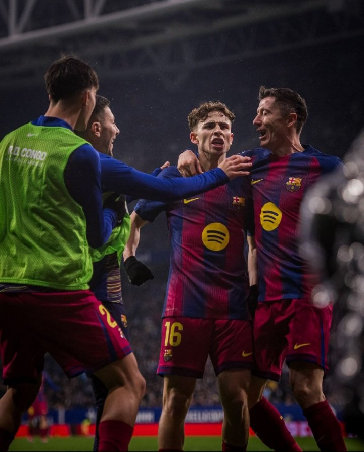 برشلونة يحسم الديربي ويعزز صدارتة