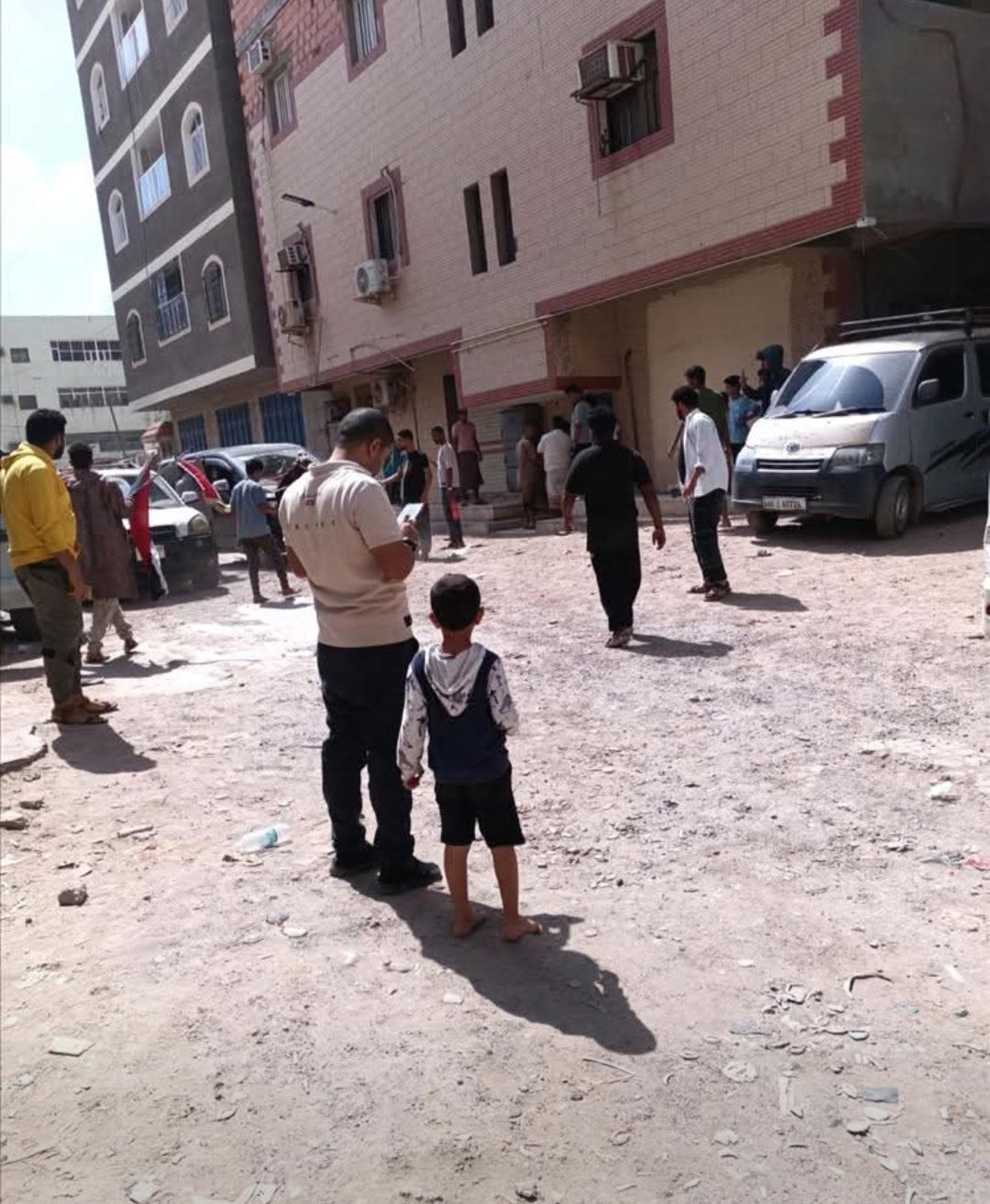 اعتداء مسلح على مقر صحيفة «عدن الغد» يُصيب عدداً من موظفيها