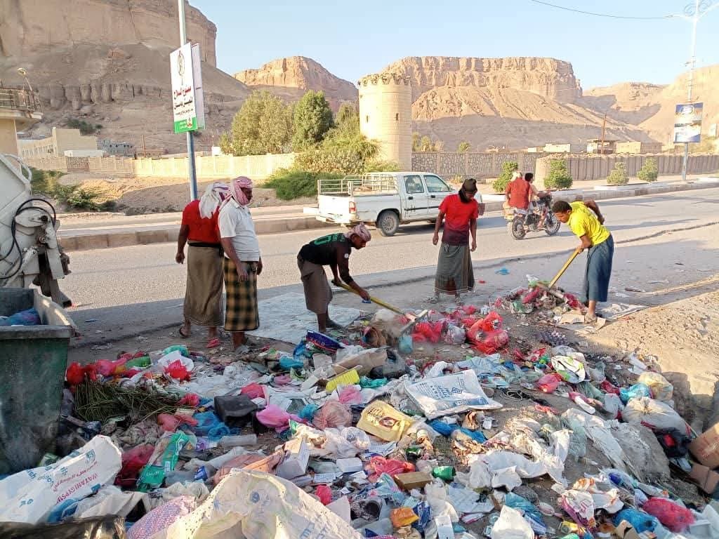 وحدة النظافة بمديرية القطن تنفذ حملة ميدانية لرفع المخلفات وتحسين المظهر العام