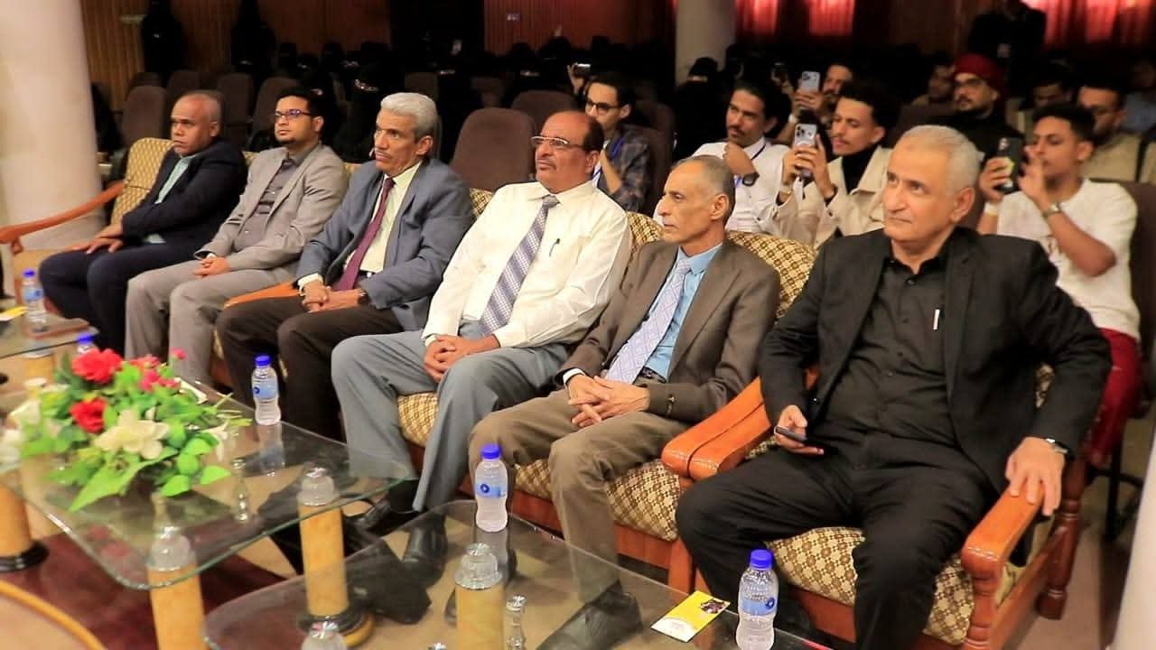 سيئون تحتضن عرضًا مسرحيًا غنائيًا يسلّط الضوء على قضايا الشباب المبدعين