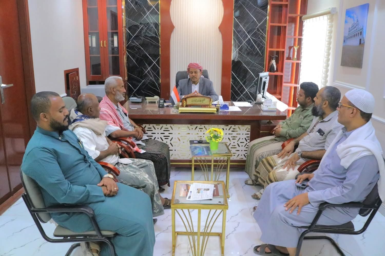 مدير عام سيئون يبحث احتياجات مؤسسات ذوي الإعاقة ويتسلم بيانات إحصائية شاملة