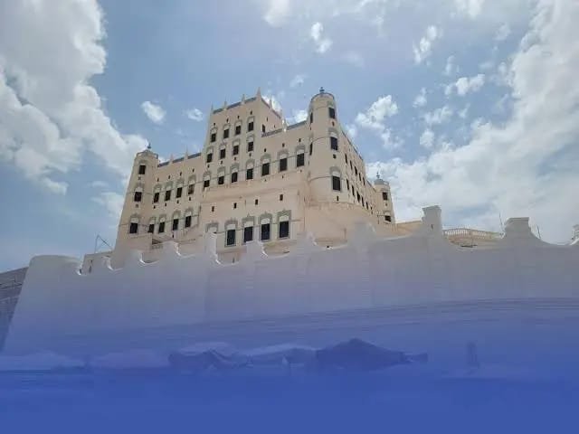 اللجنة الأمنية بوادي وصحراء حضرموت تحمّل جهة داعية لمسيرة غير مرخصة مسؤولية ما رافقها وتؤكد الحزم في حفظ الأمن