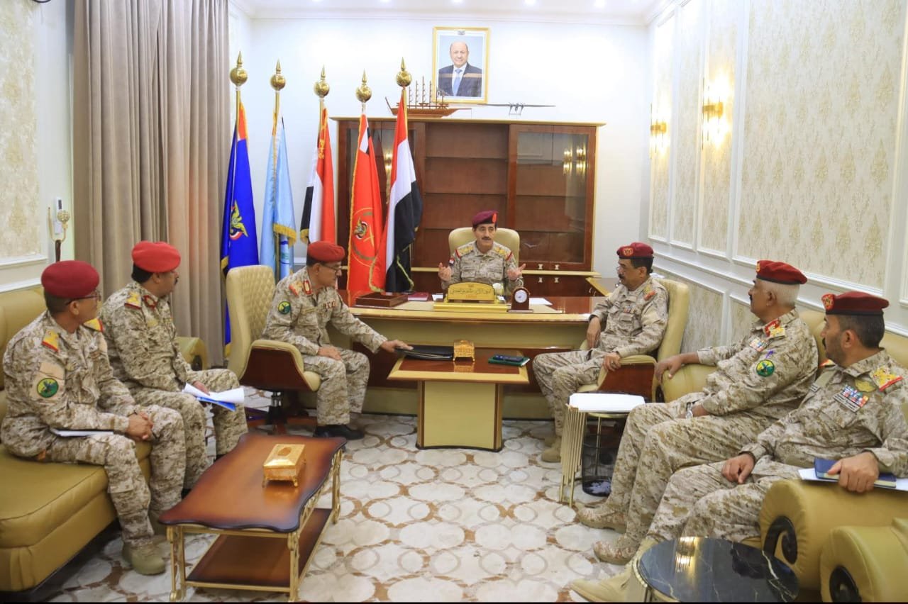وزارة الدفاع تمضي نحو الانضباط المؤسسي وتطوير المنظومة الاستخبارية
