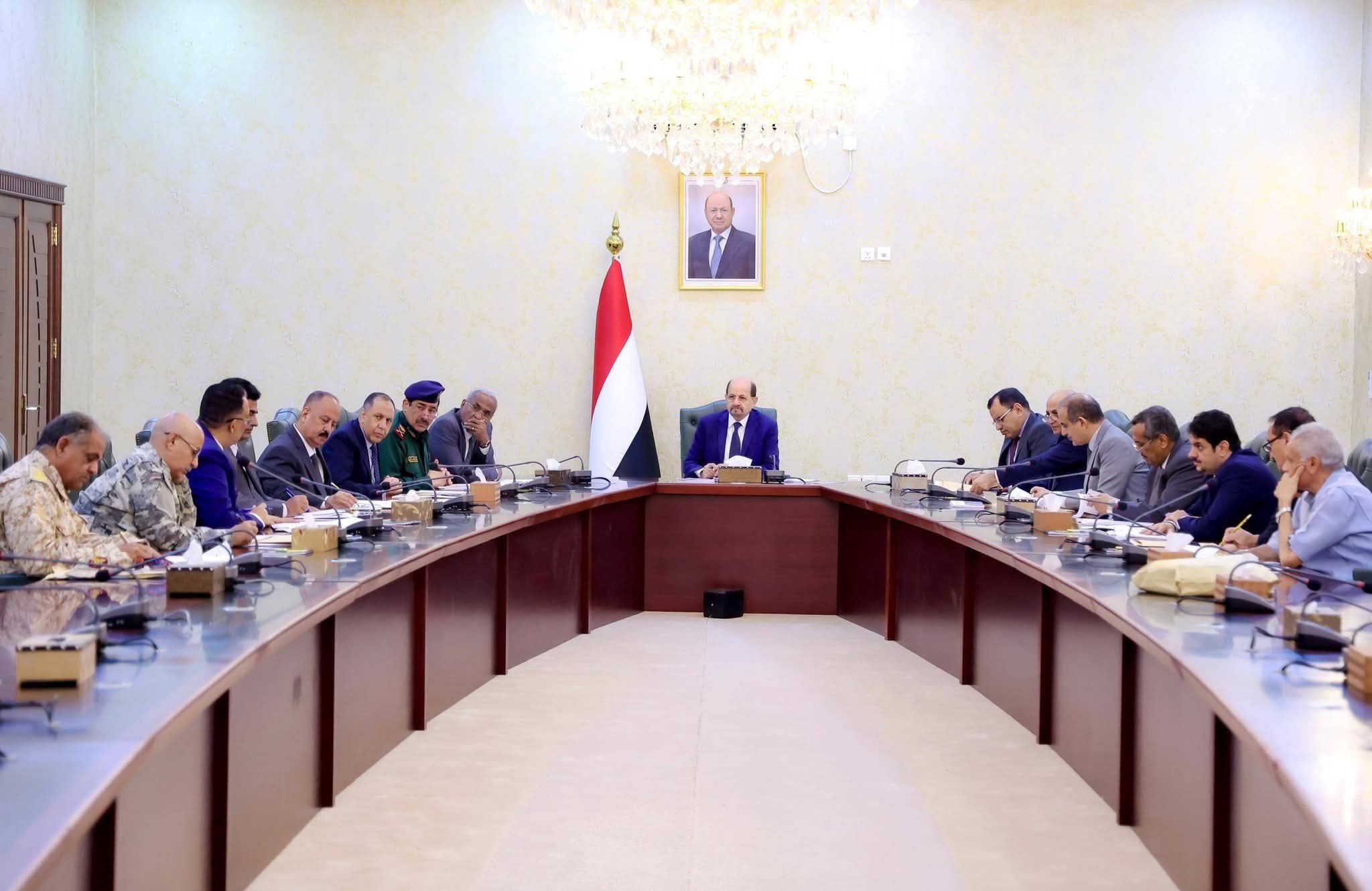 الزنداني يقود اجتماع اللجنة العليا لمكافحة التهريب ويشدد على تشديد الرقابة بالمنافذ