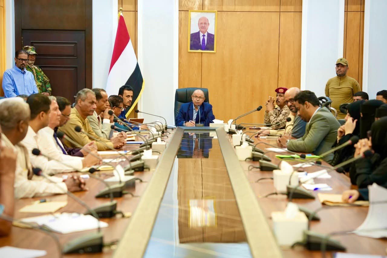 الخنبشي يترأس اجتماع المكتب التنفيذي بساحل حضرموت ويستعرض أبرز الملفات الخدمية والتنموية