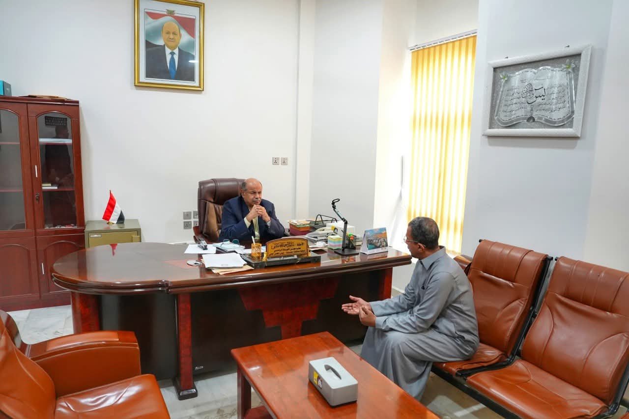 الخنبشي يطّلع على برامج مؤسسة حضرموت لمكافحة السرطان ويؤكد دعم المبادرات الصحية والإنسانية