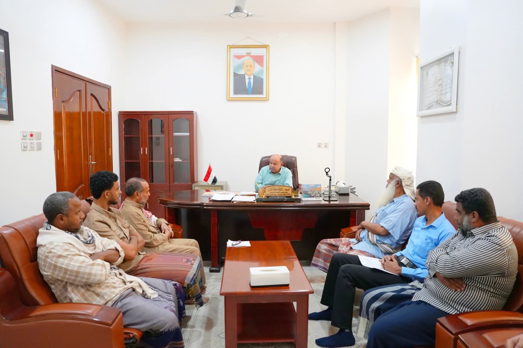الخنبشي يبحث ملف ضحايا السجون والمعتقلين في حضرموت ويؤكد المضي لمعالجة القضايا الإنسانية العالقة