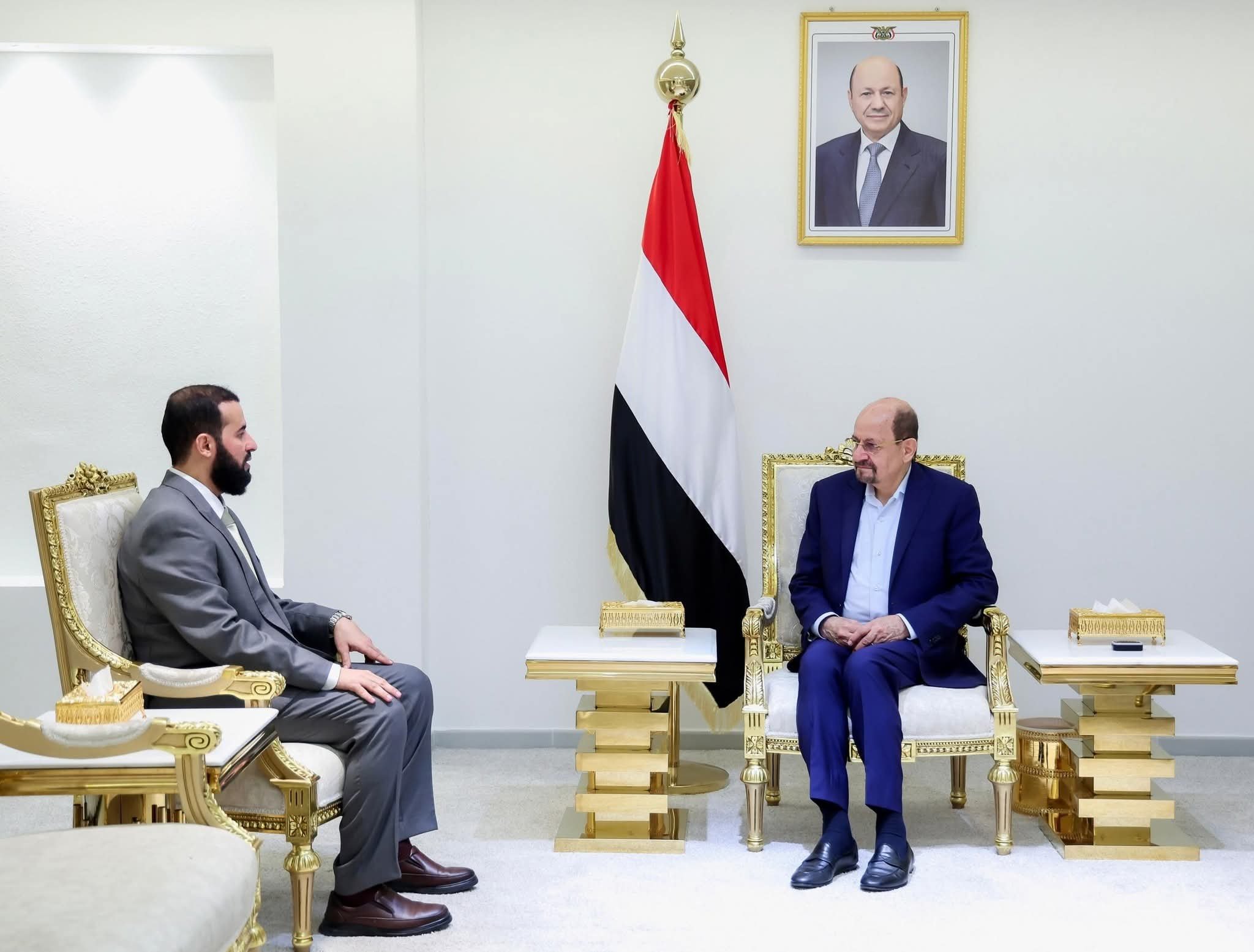 رئيس الوزراء يبحث مع محافظ أبين تعزيز التنسيق وتوحيد الجهود لتنمية المحافظة