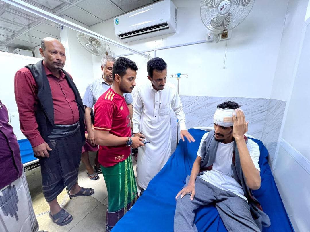 الوكيل الجيلاني يتفقد مصابي إطلاق النار العشوائي ويشدد على محاسبة المتورطين