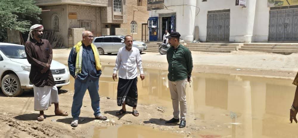 بتوجيهات وكيل حضرموت:فريق الأشغال يعاين خط شحوح ويُعدّ تقريرًا باحتياجات المنطقة
