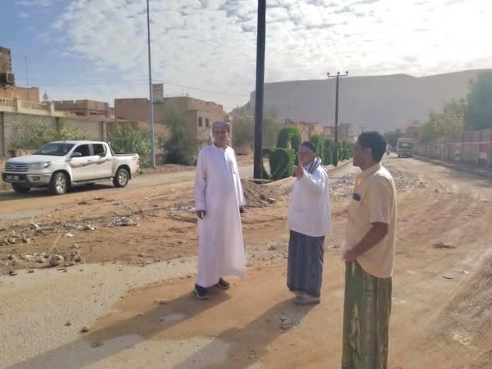 مدير عام سيئون يتفقد أضرار السيول ويوجّه بإجراءات عاجلة لإعادة التأهيل