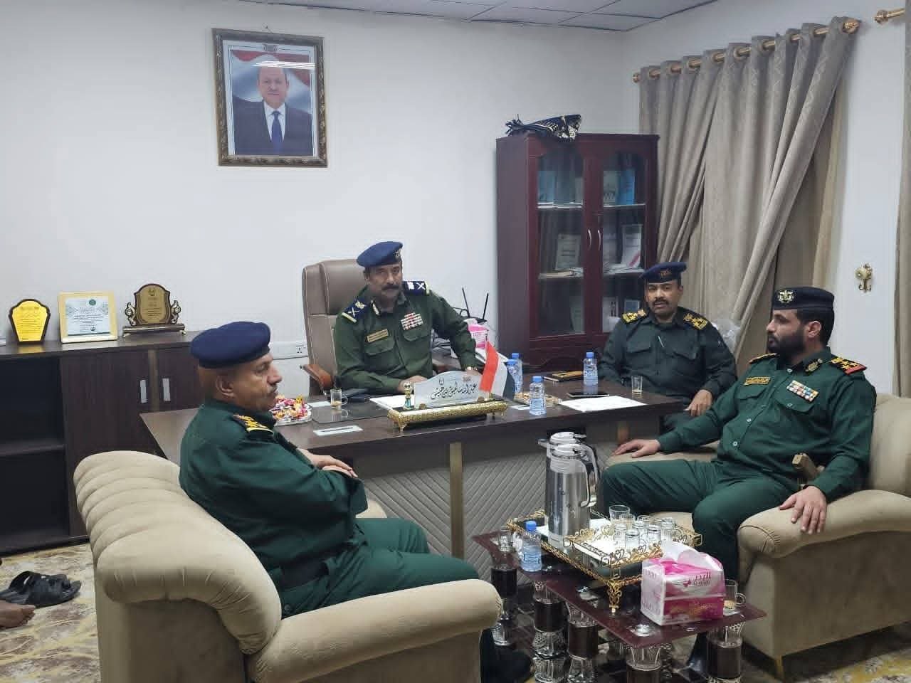 وكيل الداخلية يتفقد أداء وانضباط أمن وادي حضرموت ويترأس اجتماعاً لتنظيم الكوادر الأمنية