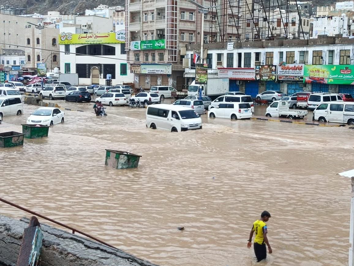 إجراءات احترازية في حضرموت.. تعليق الدراسة بسبب الحالة الجوية والأمطار