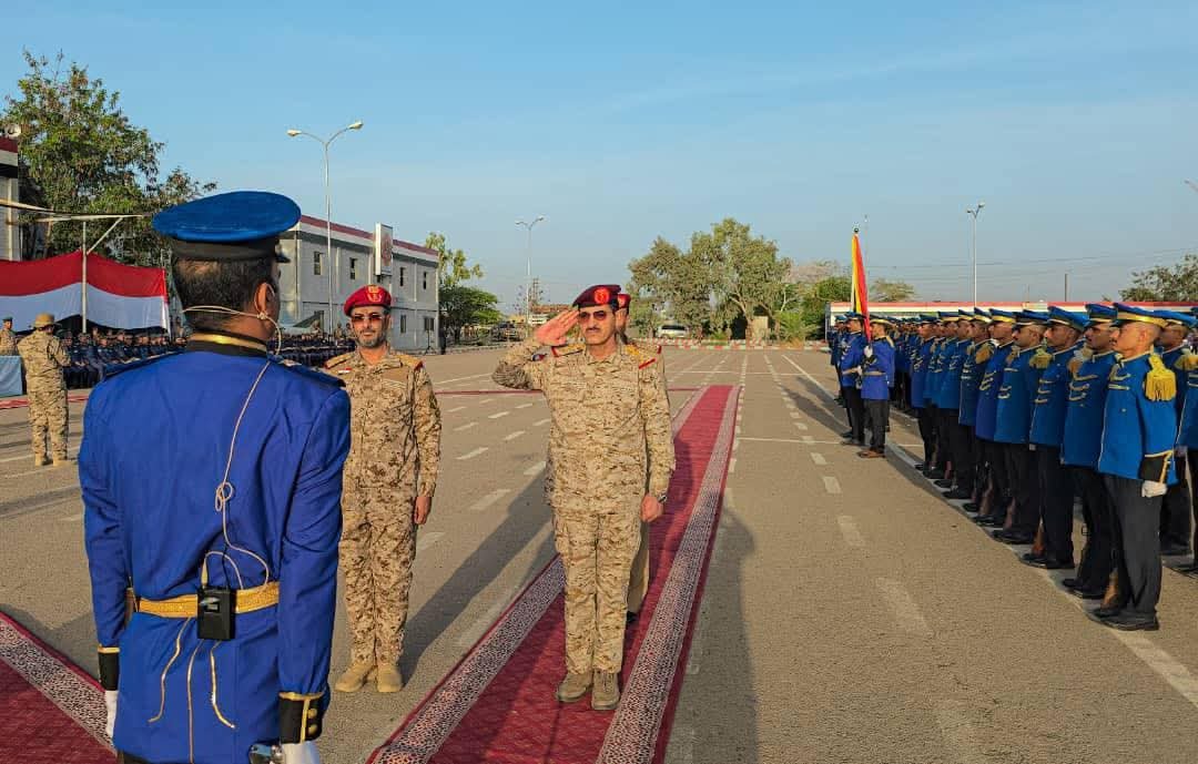 العقيلي يشيد بجاهزية كلية الطيران بمأرب ويؤكد: إعداد نوعي لكوادر عسكرية مؤهلة