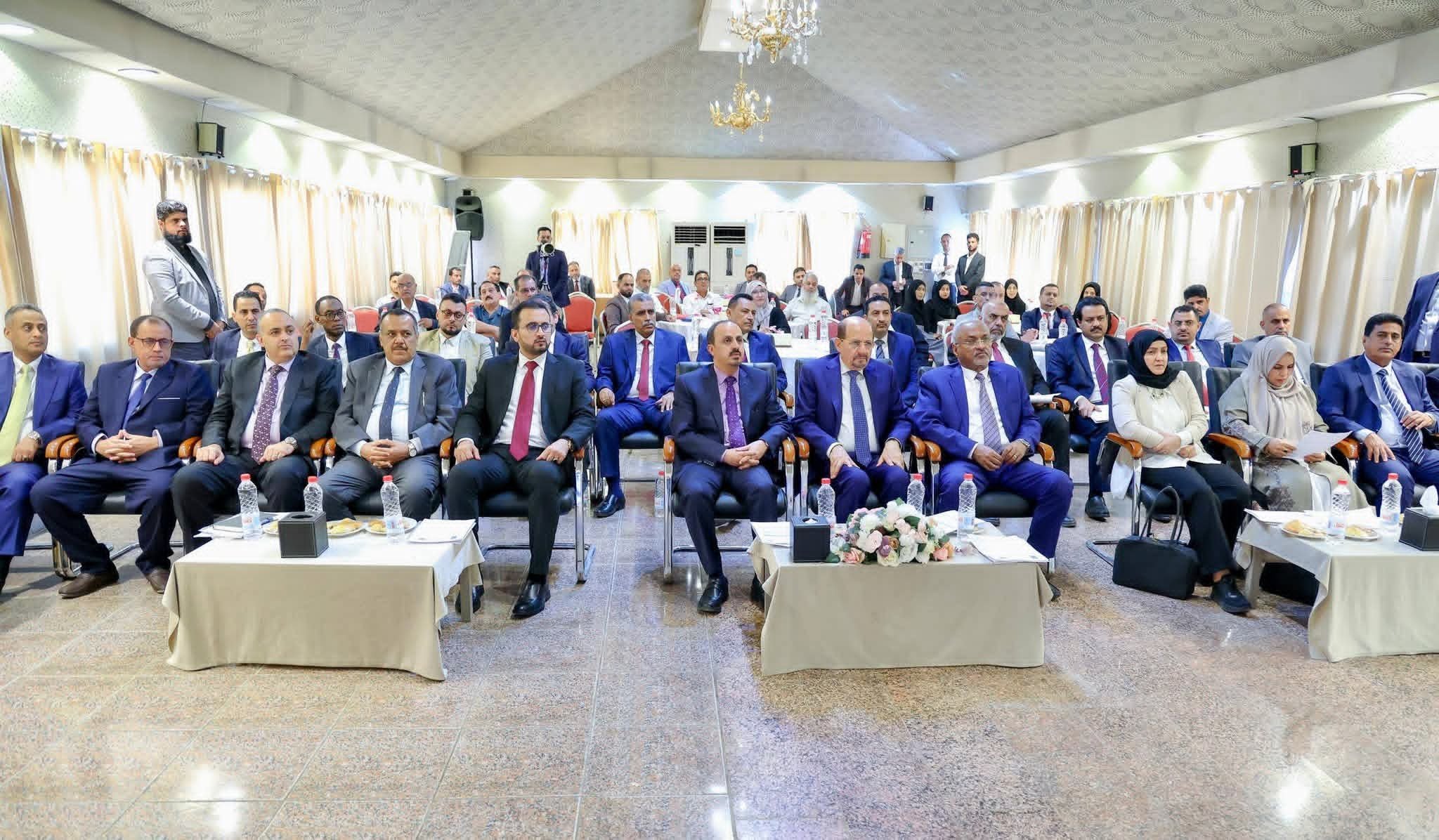 عدن تحتضن ورشة وطنية لإعداد إطار استراتيجي لمكافحة الفساد بحضور رئيس الوزراء