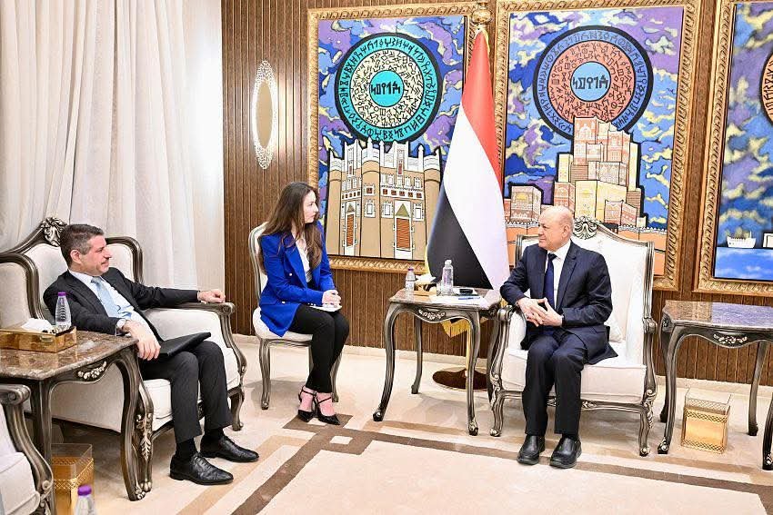 رئيس مجلس القيادة يؤكد ضرورة البناء على ردع إيران لإنهاء تهديد مليشياتها في المنطقة