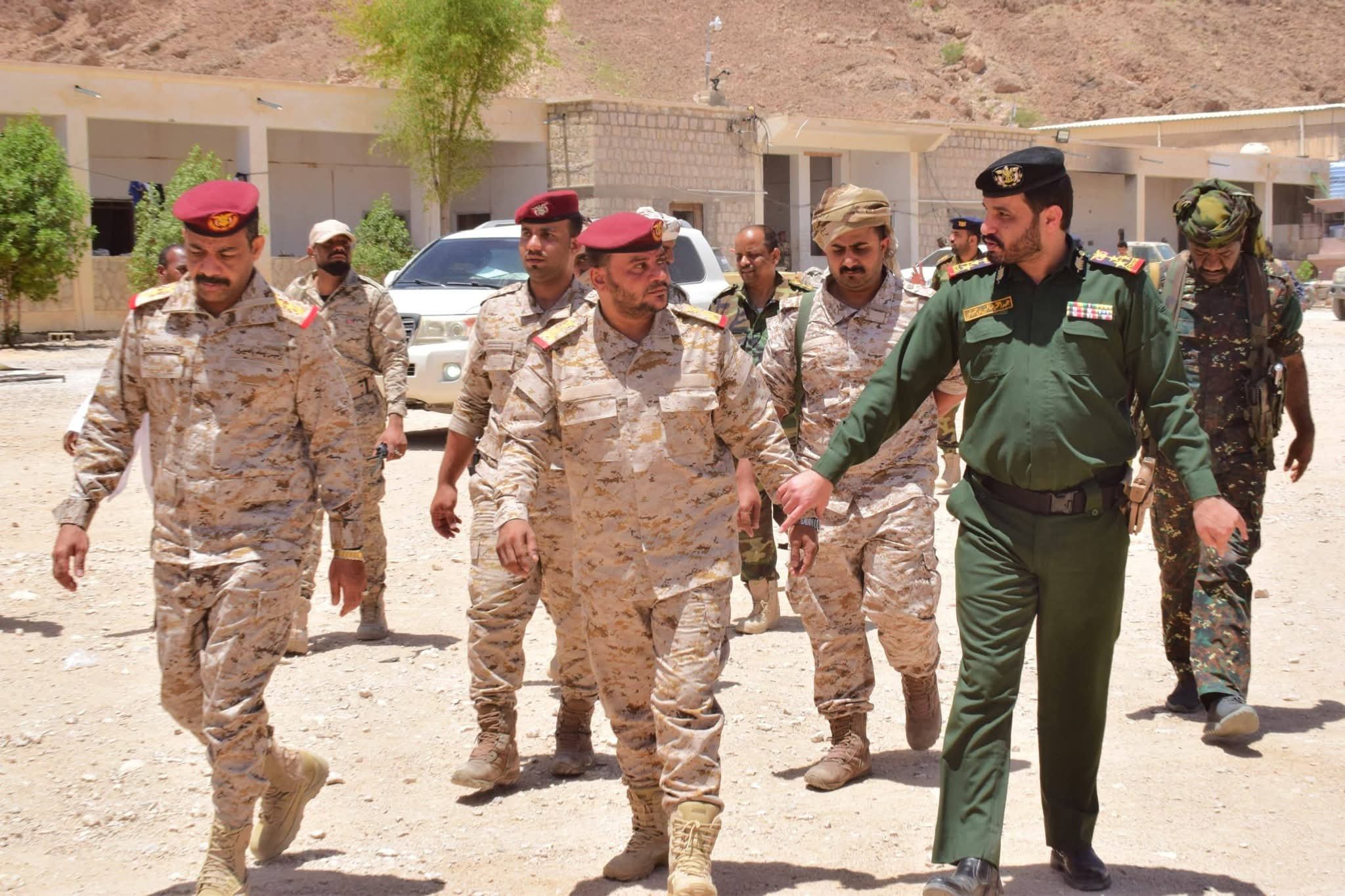 جولات ميدانية لتعزيز الجاهزية.. قيادة أمن وادي حضرموت تتفقد الوحدات الأمنية والمعسكرات