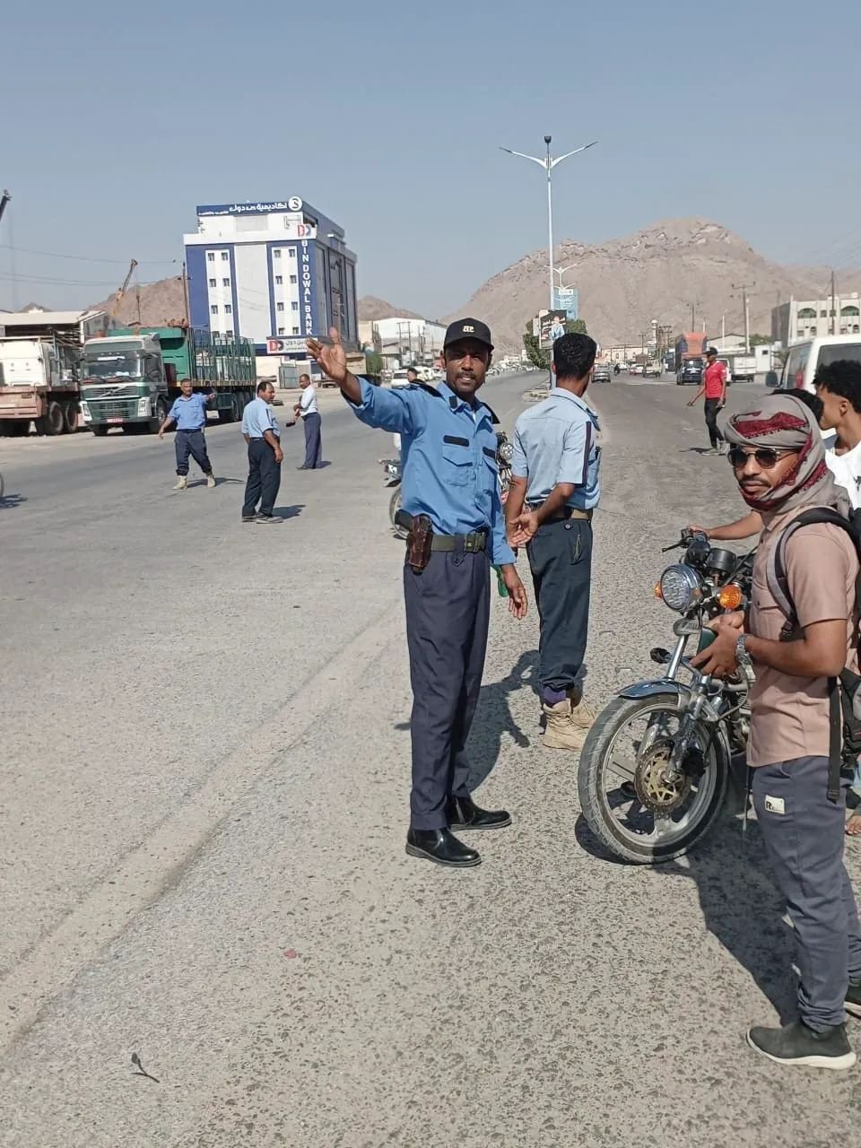 حملات مرورية مكثفة بساحل حضرموت لضبط المخالفات وتعزيز السلامة