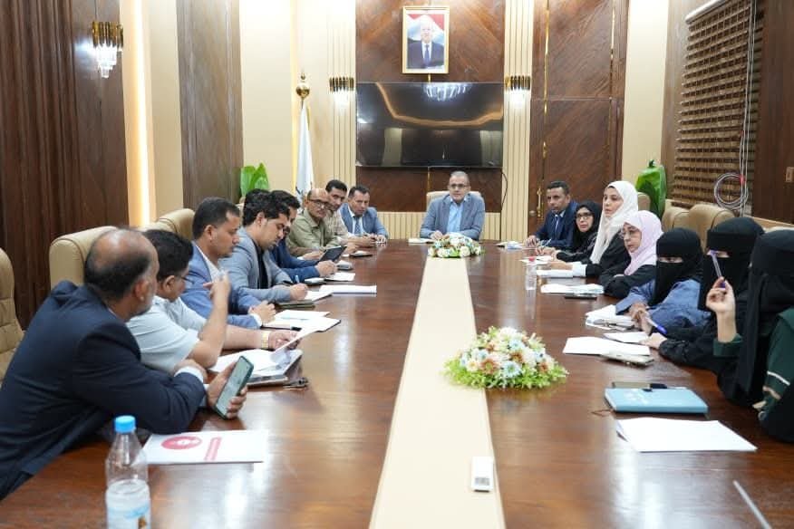 وزير الصحة يستعرض مستجدات الوضع الوبائي ويؤكد تعزيز الجاهزية لمواجهة الحصبة في عدن