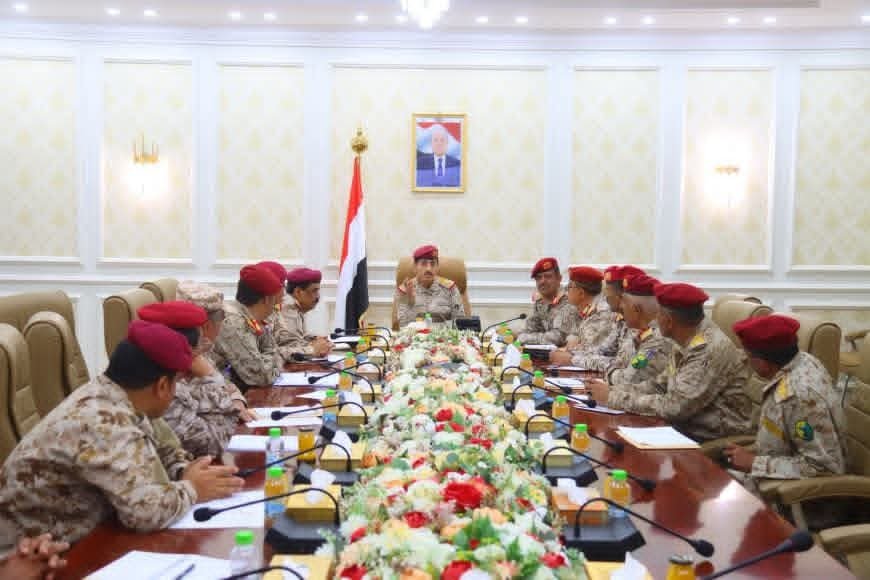 وزير الدفاع يراجع مع هيئة القوى البشرية تقدم أعمال تنظيم وتحديث بيانات القوات المسلحة