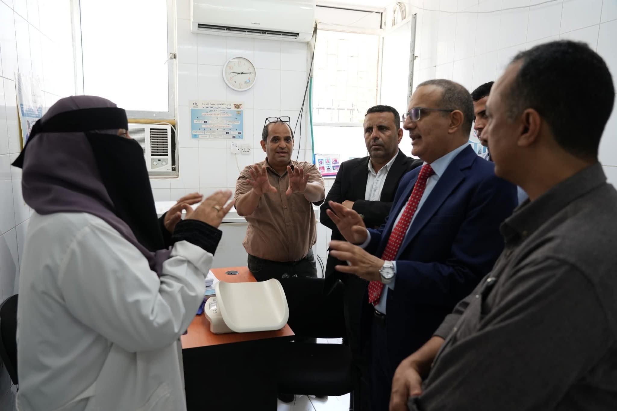 وزير الصحة يتفقد مرافق الرعاية الأولية بعدن ويشدد على رفع كفاءة الخدمات الصحية