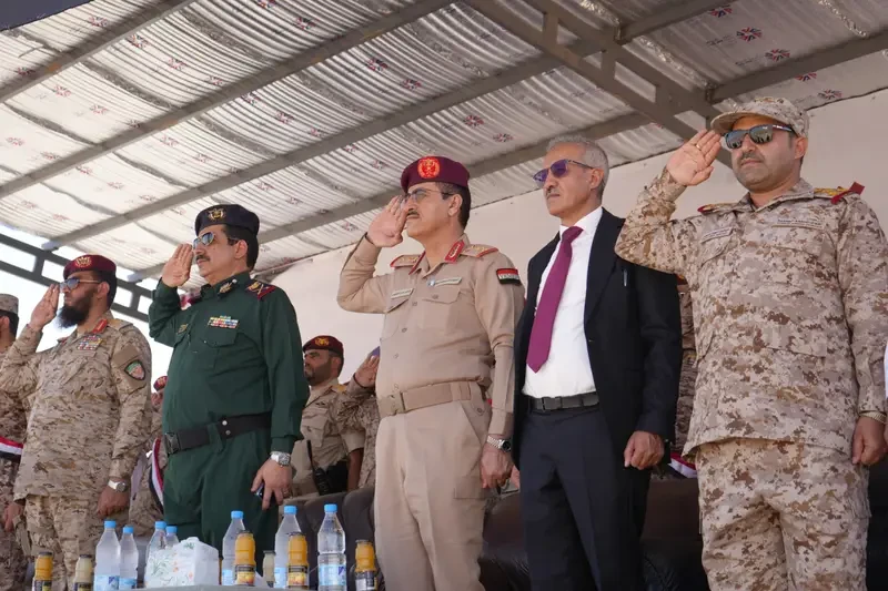وزيرا الدفاع والداخلية يتفقدان جاهزية منفذ الوديعة ويشهدان عرضاً لقوات الطوارئ اليمنية