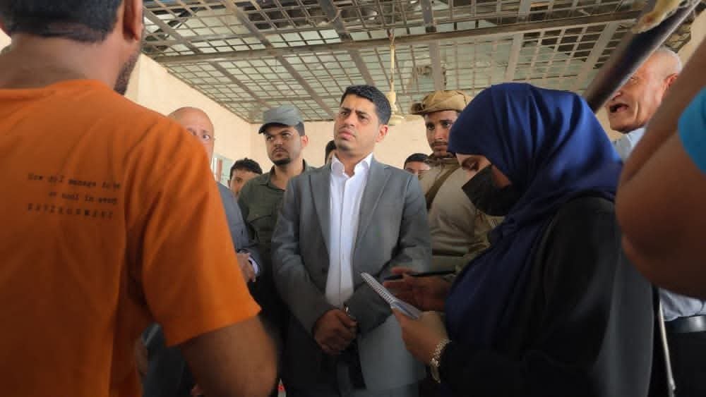 وزير حقوق الإنسان يتفقد السجن المركزي بعدن ويؤكد تعزيز معايير الإصلاح والرقابة