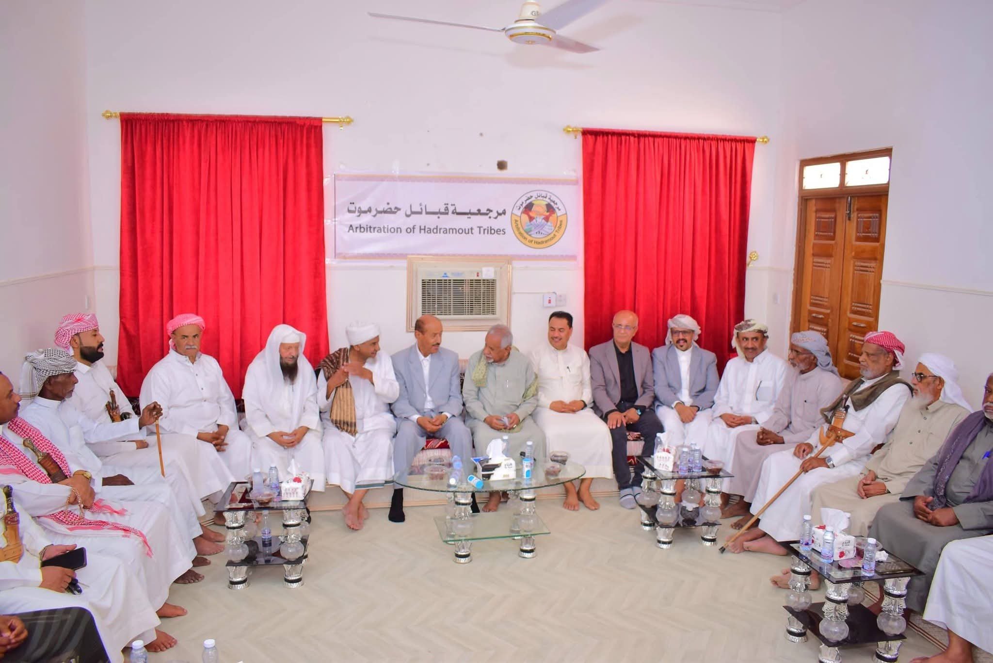 مرجعية قبائل حضرموت تبحث مع بارباع أزمات الكهرباء والخدمات وتعزيز الأمن في الوادي
