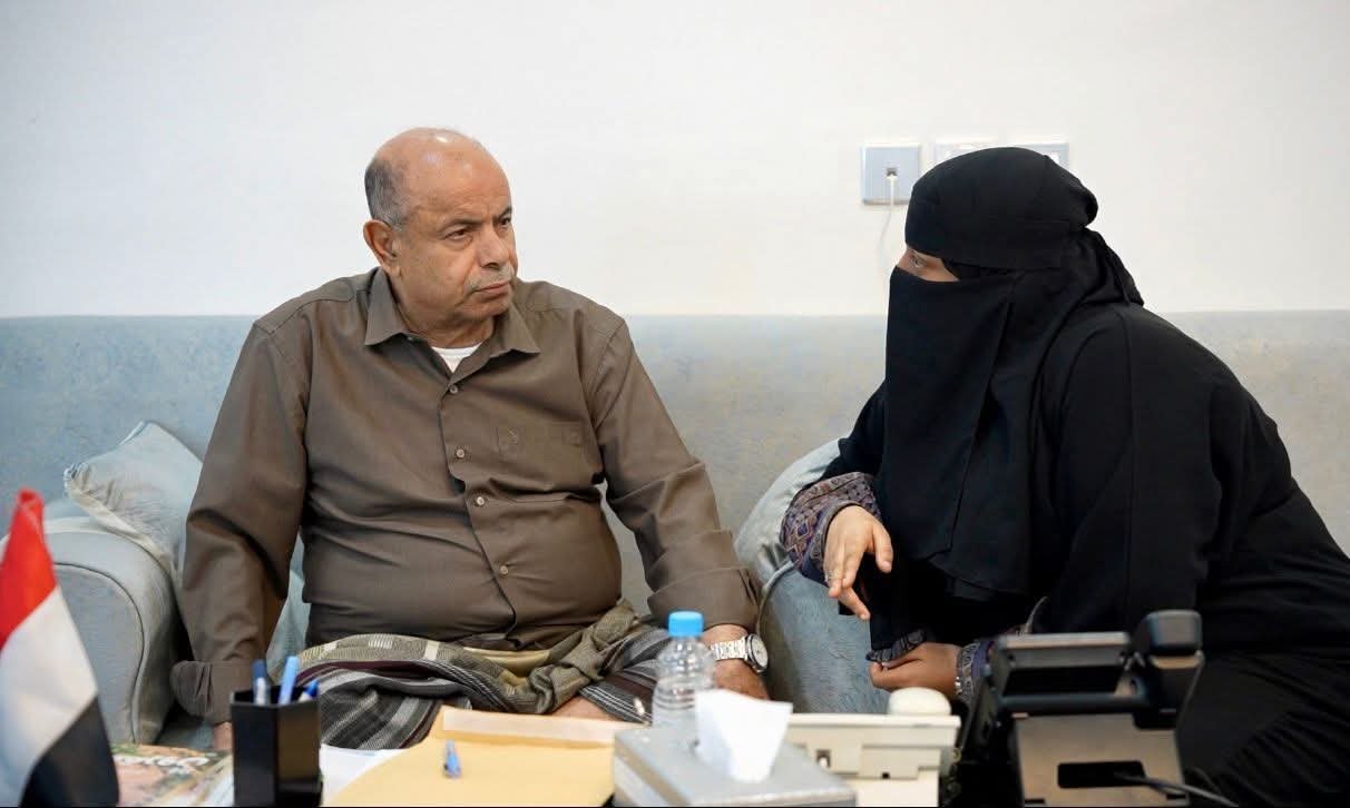 الخنبشي يطّلع على مشاريع صندوق دعم الشباب ويشدد على توسيع فرص التمكين الاقتصادي بحضرموت