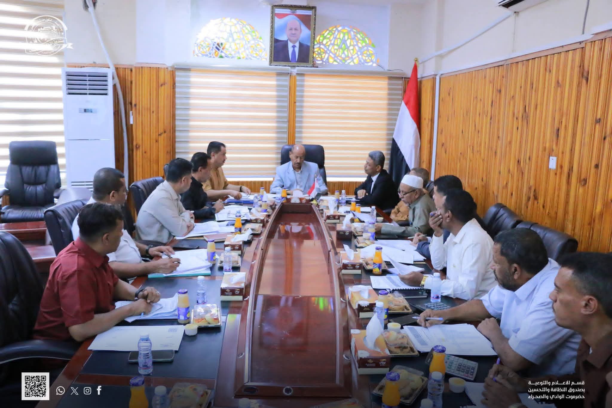 بارباع يترأس اجتماع صندوق النظافة بوادي حضرموت ويقر حساب 2024 ومشاريع تطويرية بسيئون وشبام