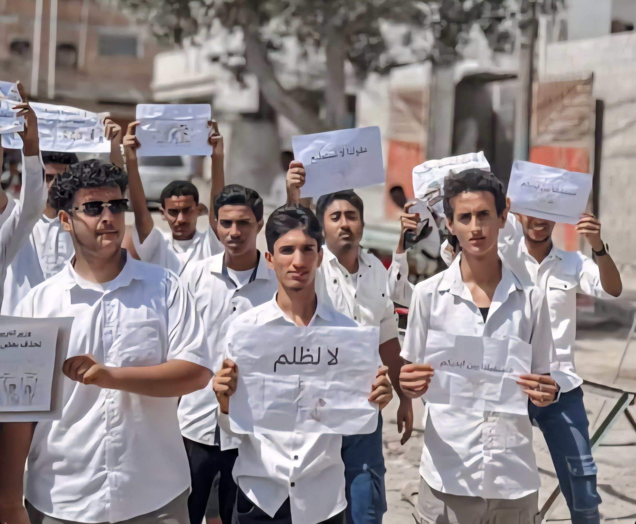 طلاب الثانوية بساحل حضرموت ينظمون وقفة سلمية للمطالبة بمعالجات دراسية عاجلة