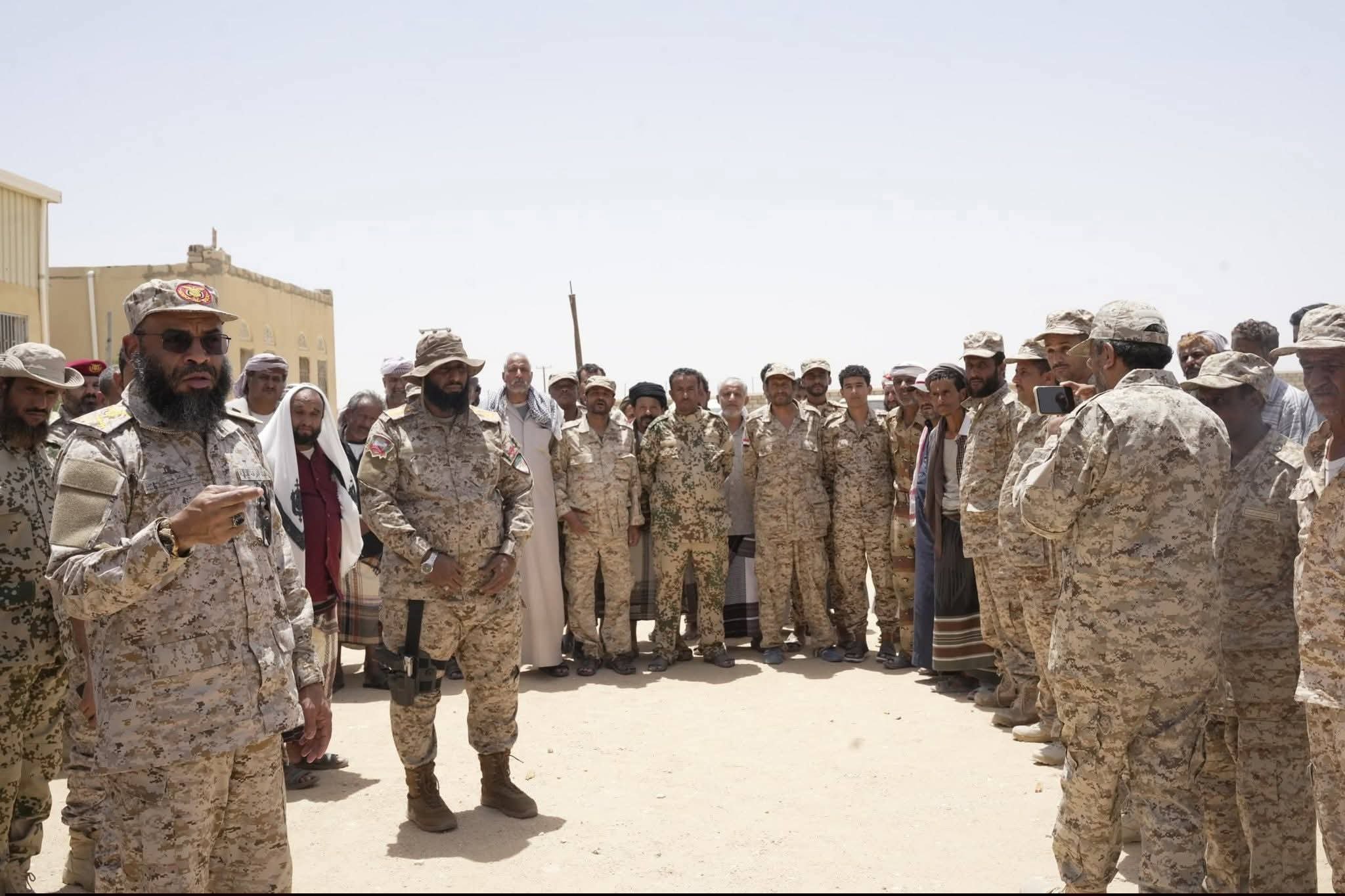 قائد المنطقة العسكرية الأولى يتفقد اللواء 11 حرس حدود ويؤكد رفع الجاهزية والانضباط