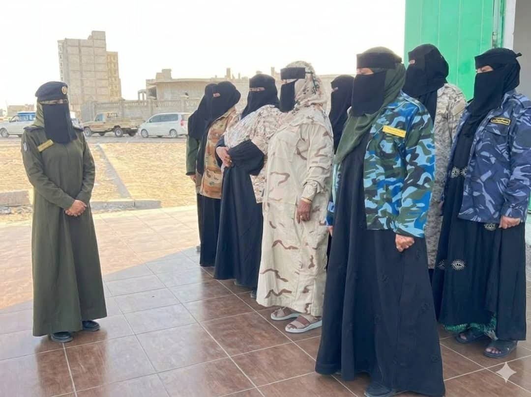 الشرطة النسائية بساحل حضرموت تعزز انتشارها الميداني لتأمين المنتزهات العائلية خلال عيد الأضحى