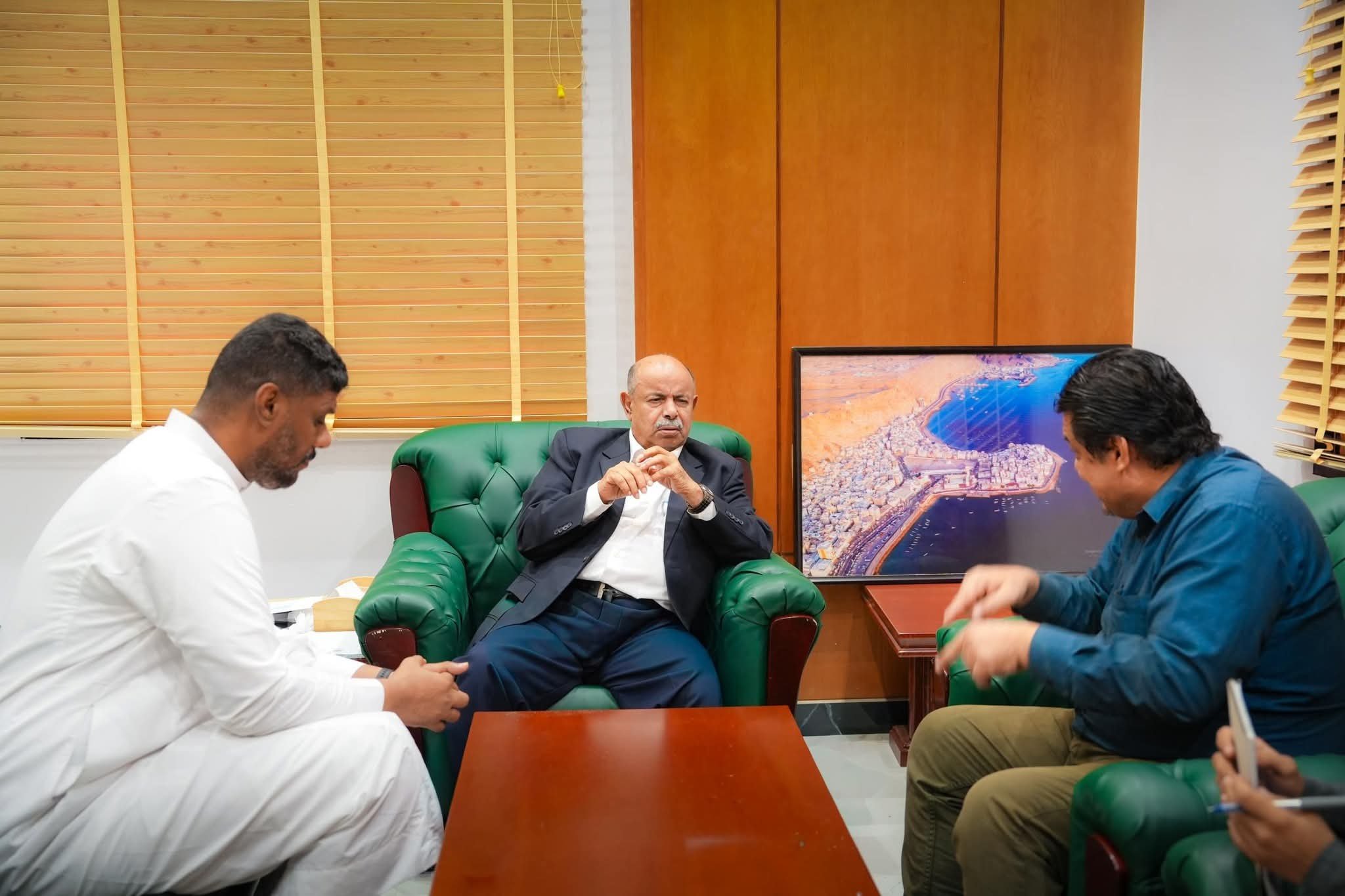حضرموت تناقش تنظيم قطاع السياحة والسفر ومطالب المكاتب والوكالات