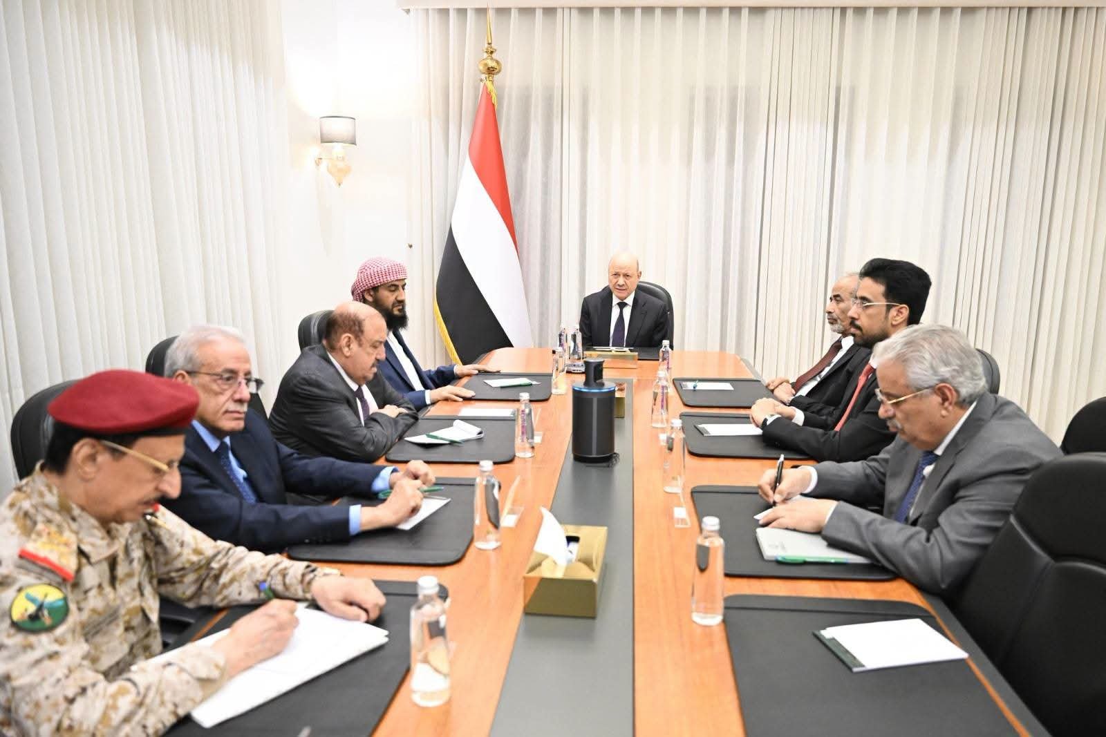 مجلس الدفاع الوطني يقر إجراءات لدعم معركة استعادة الدولة ويعلن استئناف تصدير النفط لتأمين الرواتب والخدمات