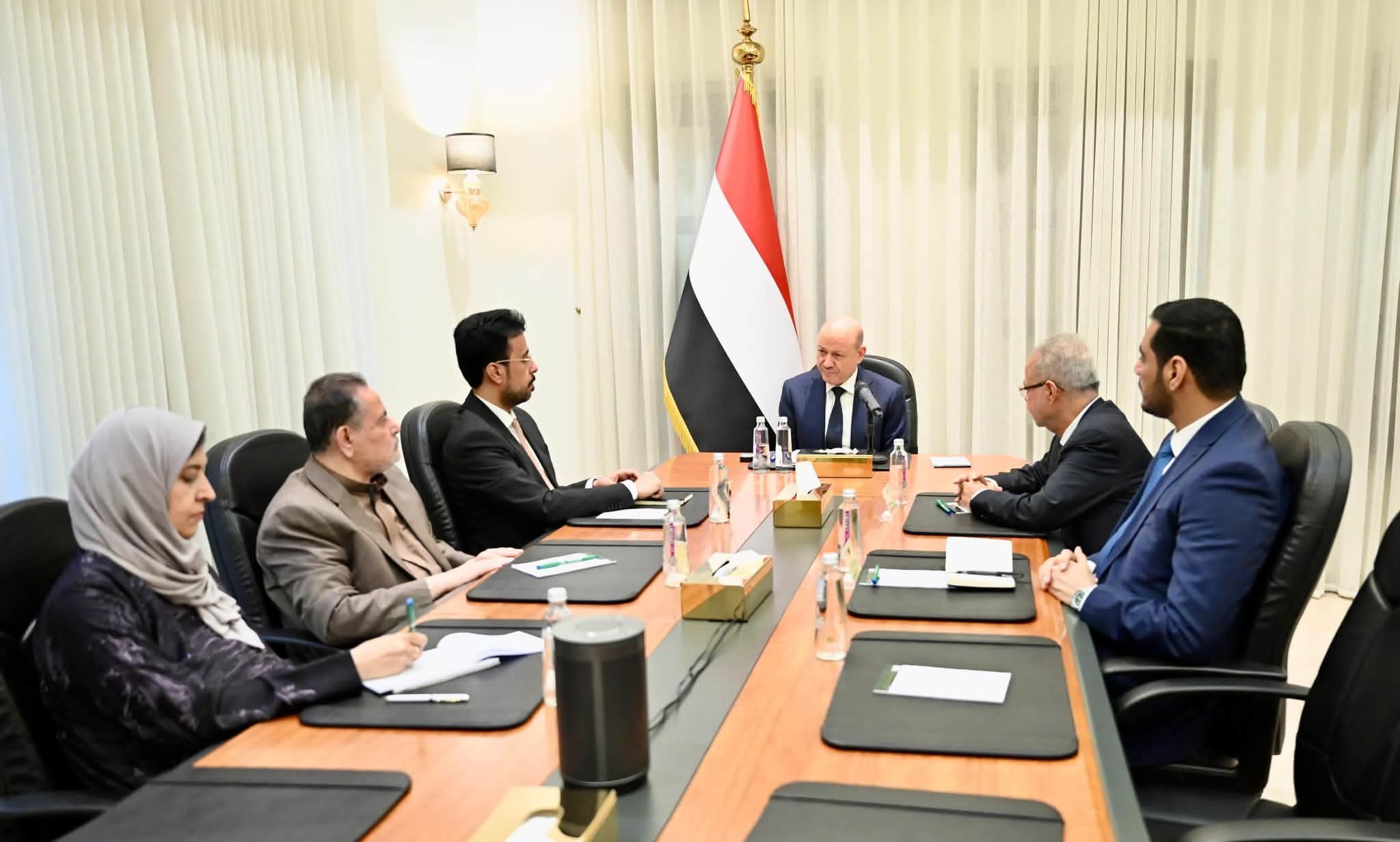 الرئيس العليمي: الحوثيون حوّلوا مناطق سيطرتهم إلى من أسوأ أماكن العيش.. ونهج الابتزاز انتهى بلا رجعة