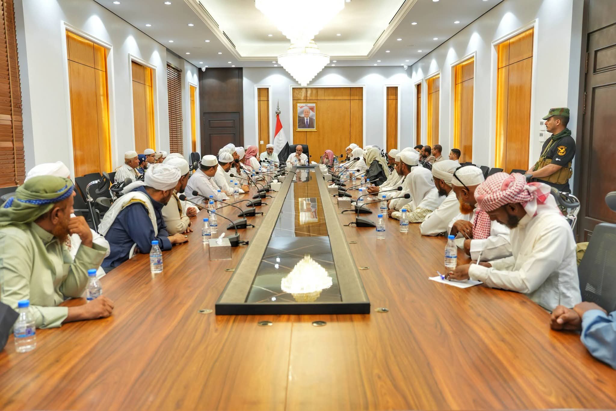 الخنبشي يدعو العلماء إلى توحيد الخطاب الديني وتعزيز الجبهة الداخلية لمواجهة الفكر الحوثي