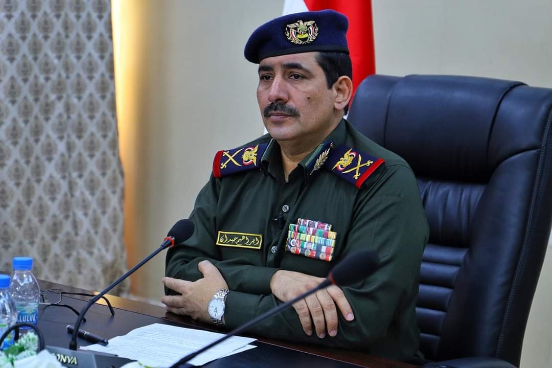 وزير الداخلية يشيد بجهود أمن حضرموت في كشف جريمة اغتيال الصحفي محمد عيضة وضبط المتورطين